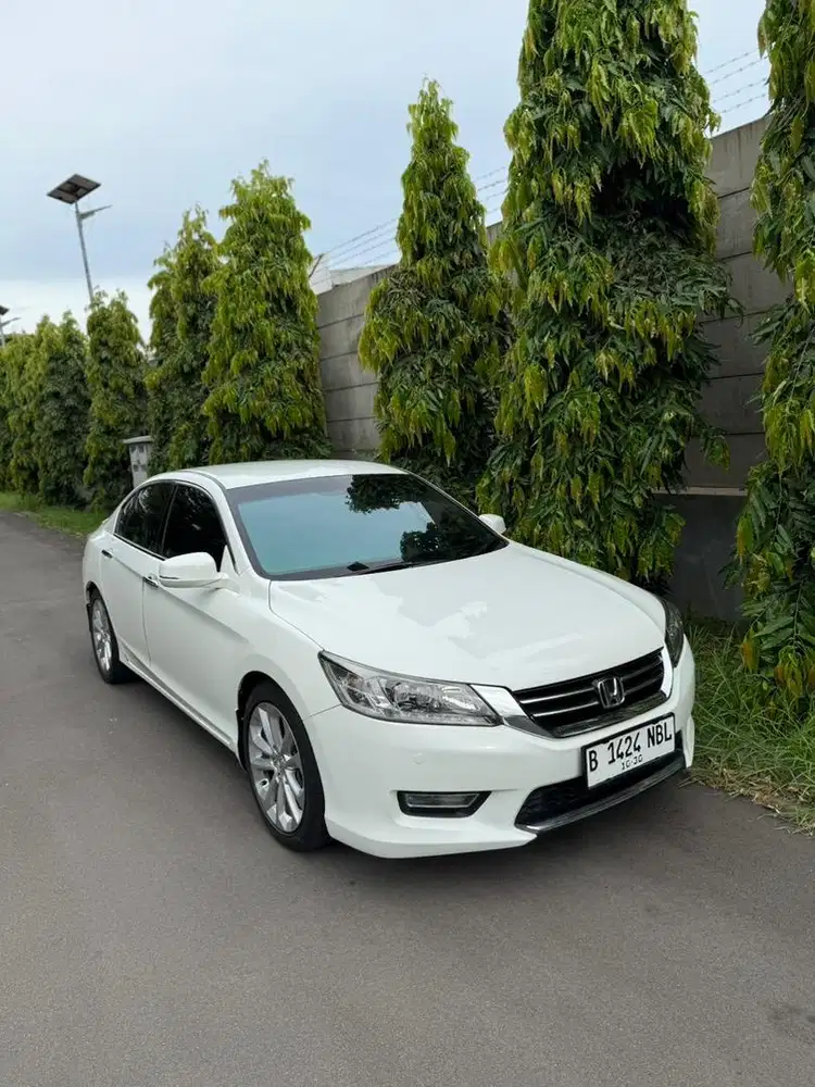Honda Accord VTIL 2013 AT putih