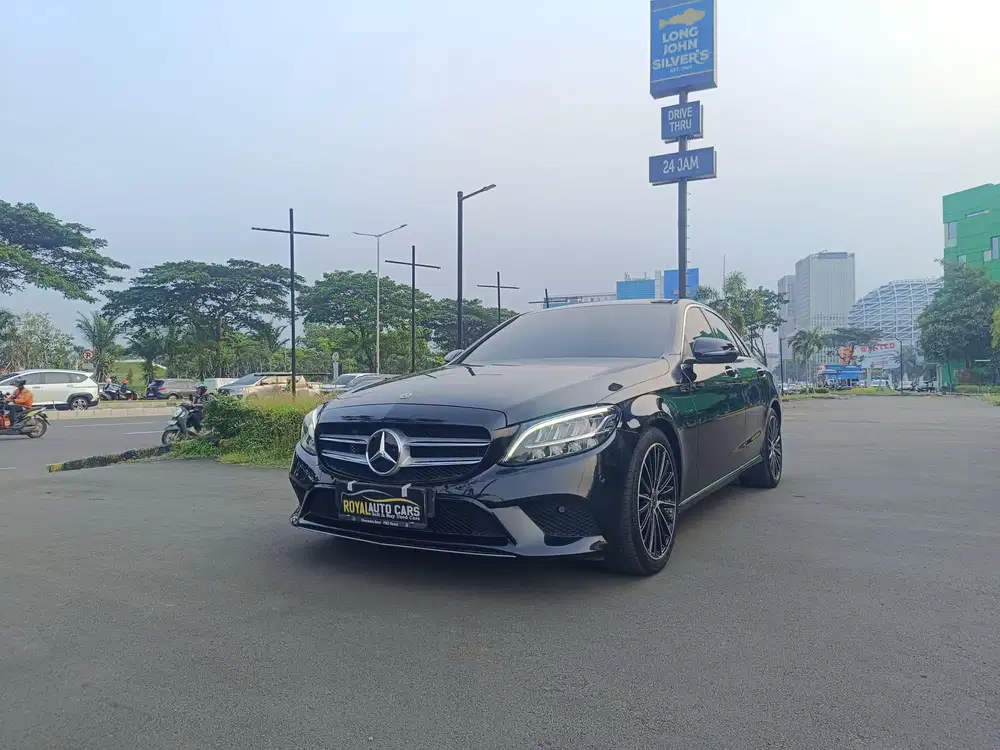 Mercedes-Benz C200 EQ Boost 2019 LOW KM SERVICE RECORD SIAP PAKAI