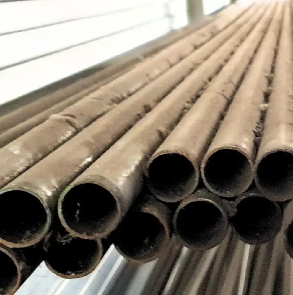 Pipa hitam dan galvanis