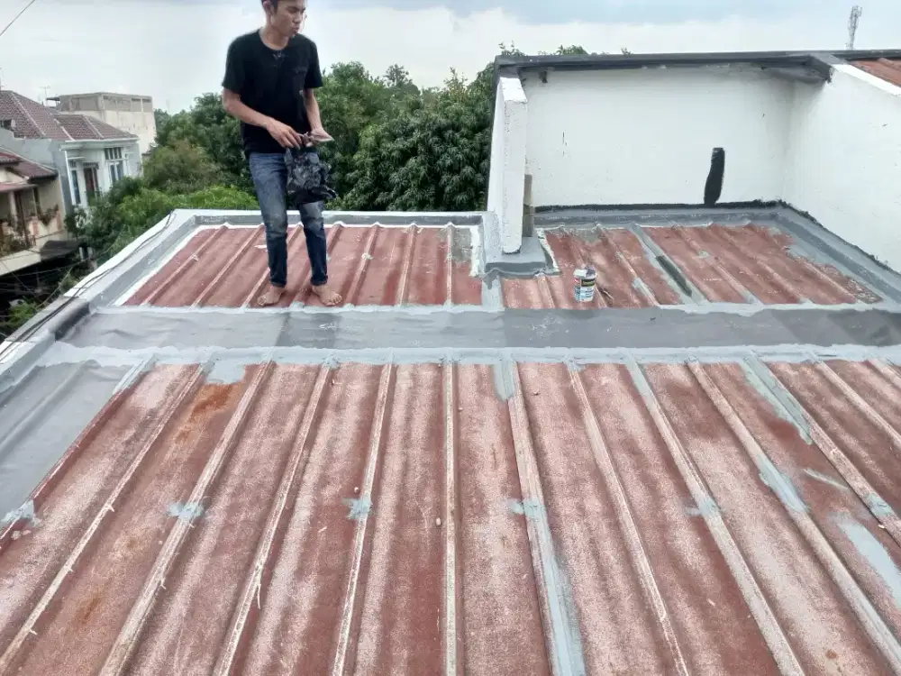 Perbaikan atap yang bocor/rembes rembes