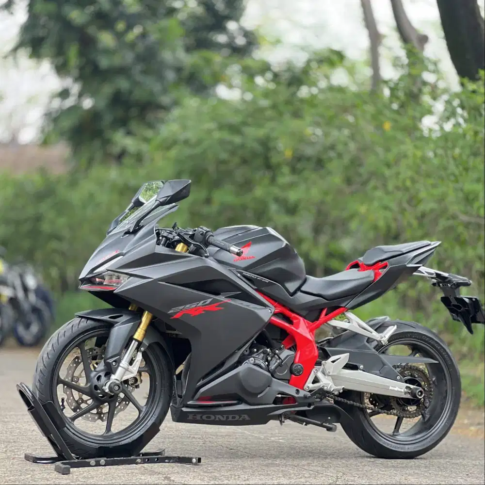 HONDA CBR 250RR NON ABS HITAM 2018 KM 15K SUPER GRESS