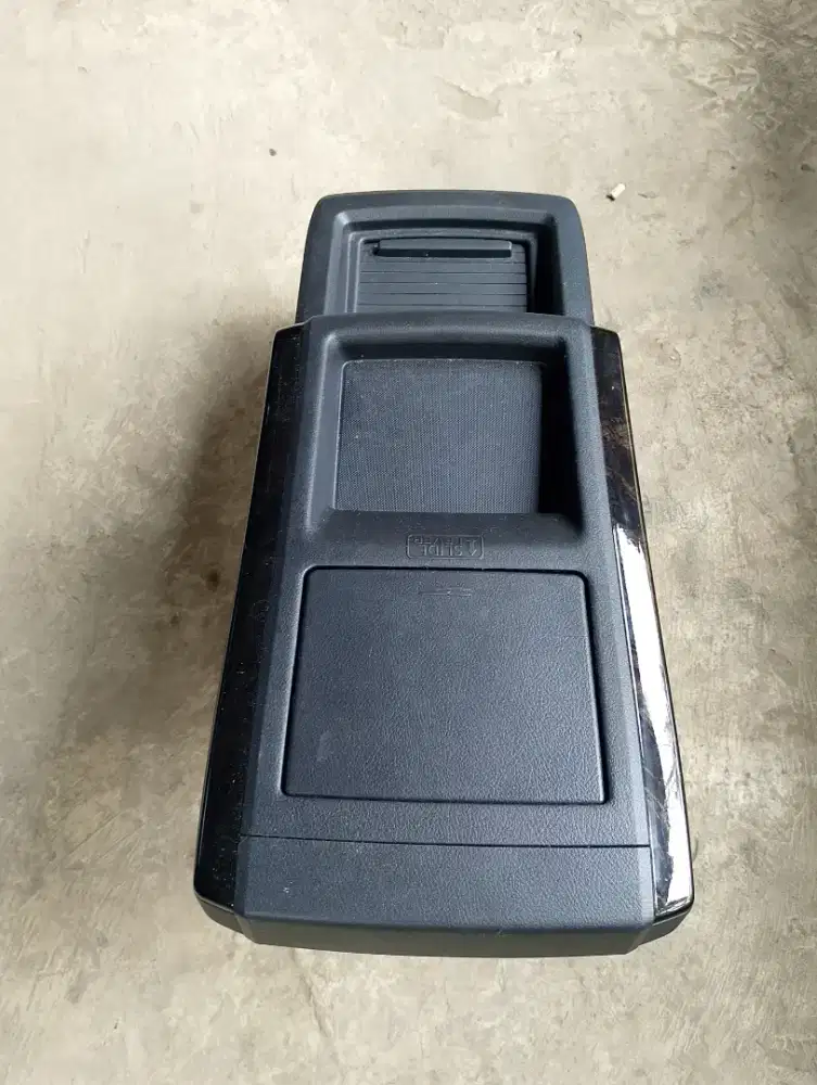 Konsol box tengah Alphard type ZG GGH20 - Black