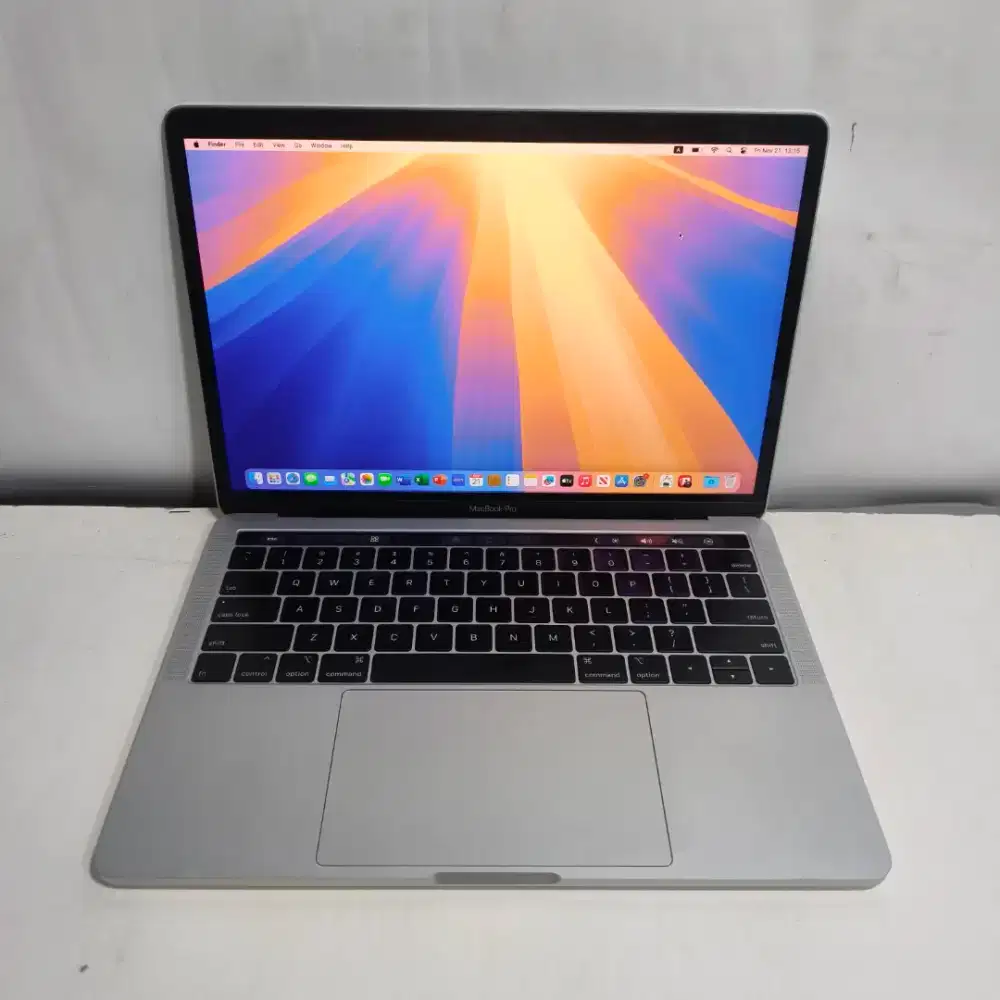 Macbook pro 2019 Touchbar Intel Core I5 Ram 8gb ssd 256gb