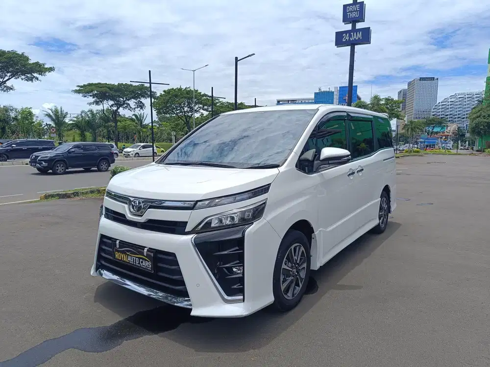 Toyota Voxy 2.0 CBU AT 2019 GARANSI 1 TAHUN MOBIL BAGUS SIAP PAKAI