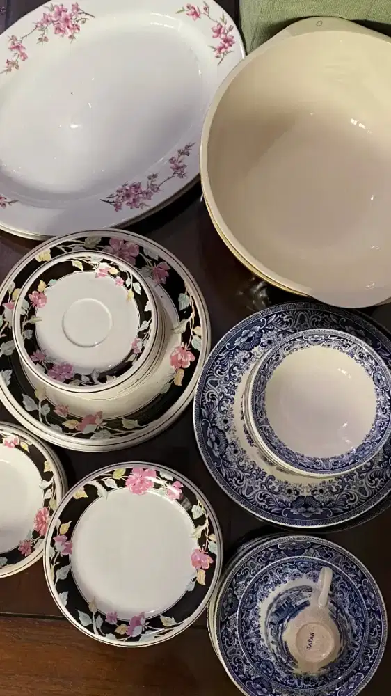 Piring Mangkok Satu Set Lengkap