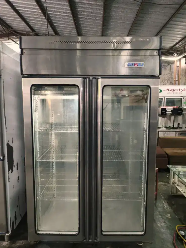 Bekas Resto kwalitas Hebat Upright Chiller kaca 2 pintu kanan kiri
