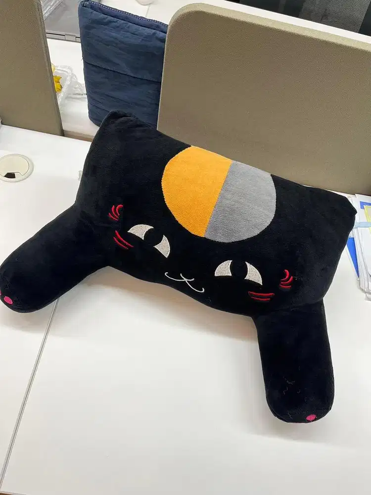 Bantal Kepala Hitam
