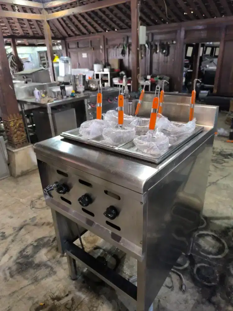 Ex Dapur Restoran Kondisi Top Harga  Miring Noodle boiler 6 hole uk 60