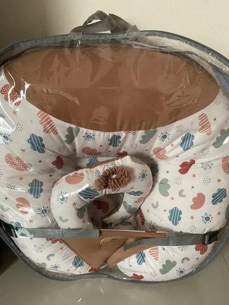 Moms Baby Bantal menyusui cloudy Series