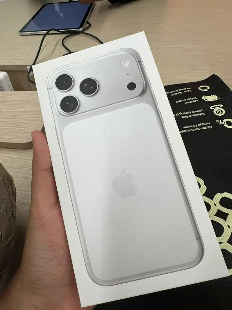 17 Pro Max 256 GB SILVER IBOX