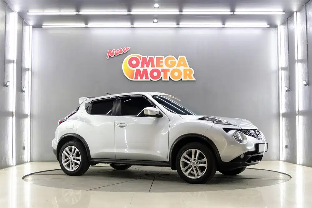 ANTIK NISSAN JUKE RX 1.5 RED INTERIOR AT TAHUN 2018