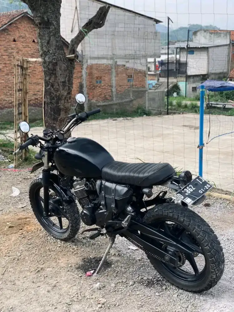 Motor custom basic Megapro monoshock 150cc