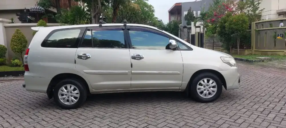 Innova G solar 2014 sangat bagus luar dalam  nopol L tangan 1