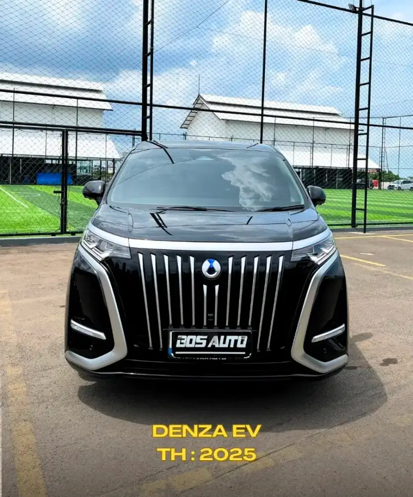 Denza D9 Hitam 2025