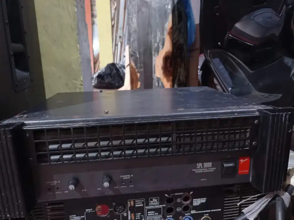Power amplifier Fender SPL 9000 bekas
