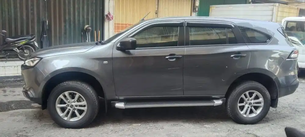 ISUZU MUX 2023 Automatic Km Rendah
