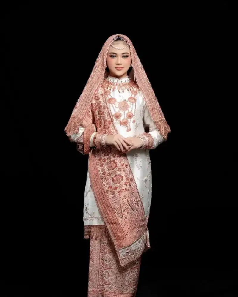 Busana khas minangkabau