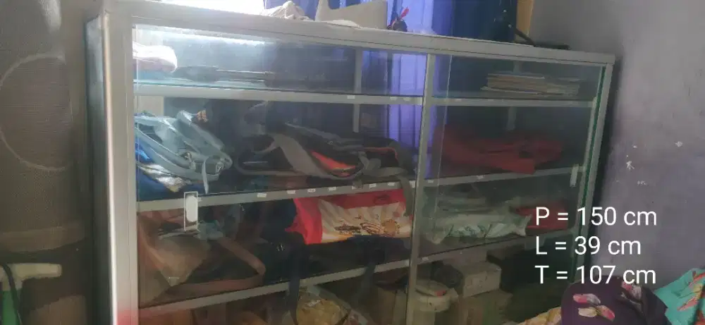 *** Etalase kaca ***