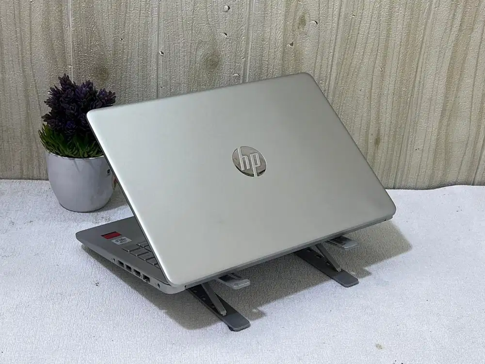 Hp 14s-cf2018Tx Intel Core i5-10210U RAM 8GB SSD 256GB Mulus