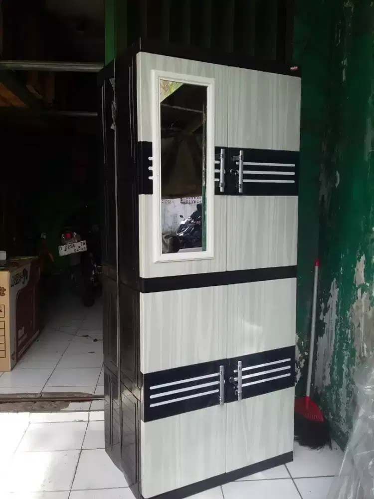 lemari plastik 4 susun