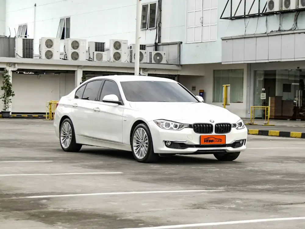 BMW 320i LUXURY METIC 2013