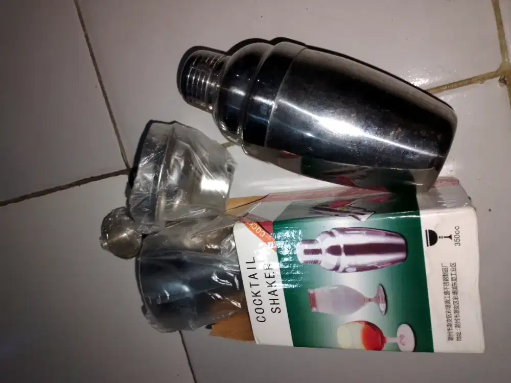 2 buah shaker untuk minuman