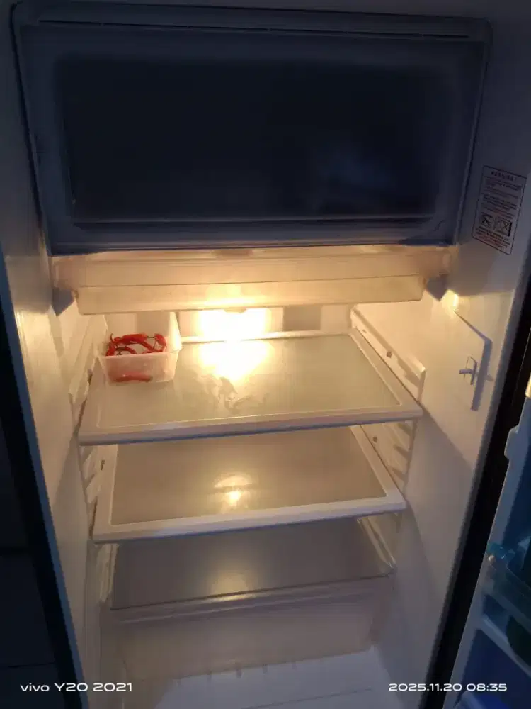 Kulkas Merek Polytron 1 pintu bebas CFC dan HCFC