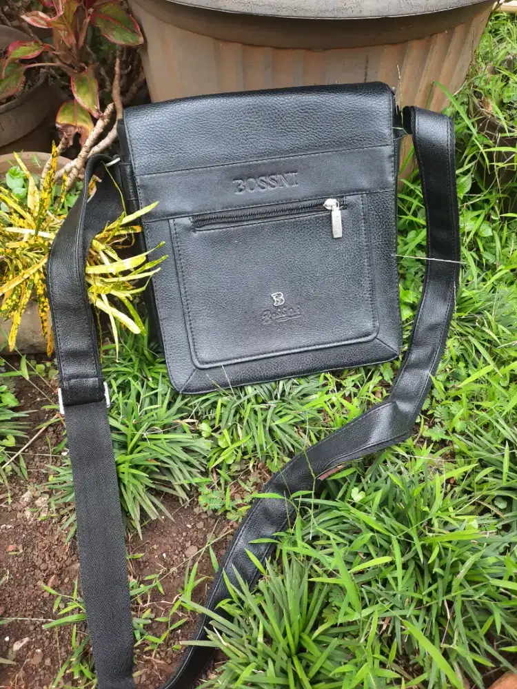 Tas selempang Boss