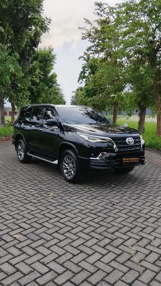 Km40rb tdp50juta fortuner vrz 2.8 matic 2022 hitam surabaya