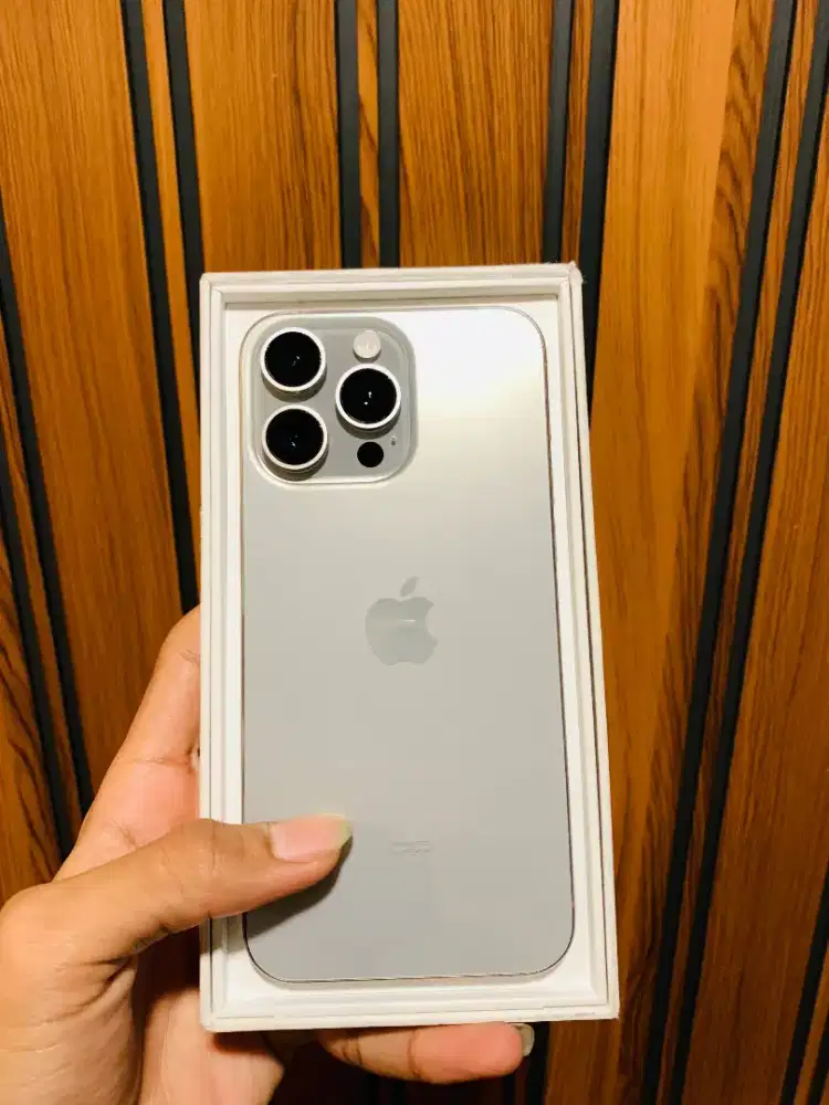 iPhone 15pm natural titanium 256gb iBox