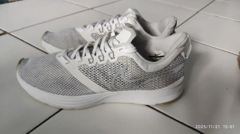 Nike Zoom Strike size 40