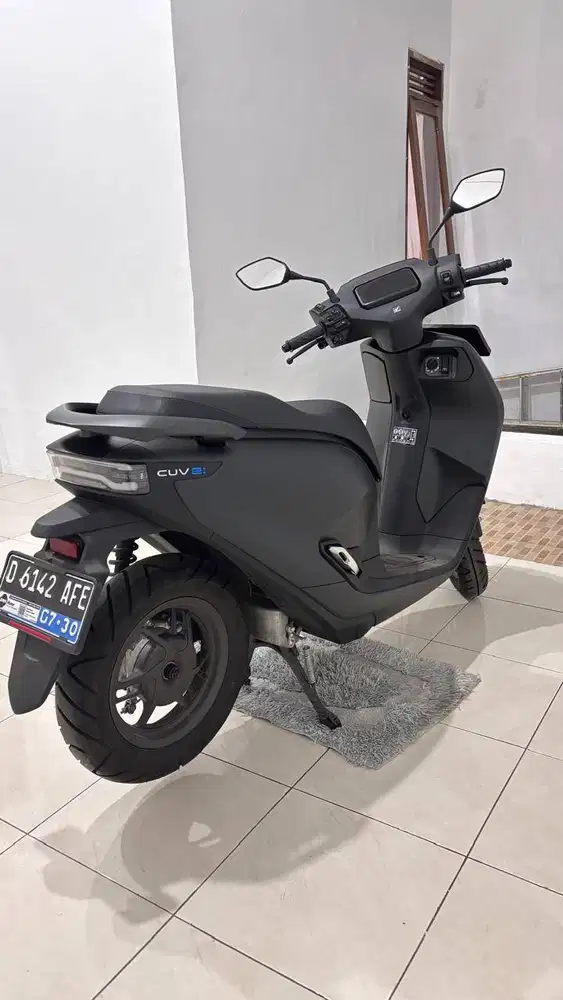 Honda CUV e: Hitam - KM Rendah