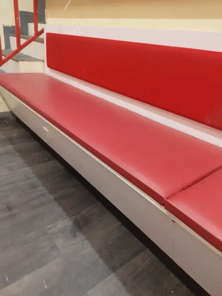 JUAL SOFA EX MIXUE UKURAN 2M LENGKAP STOP KONTAK ADA 10 SOFA