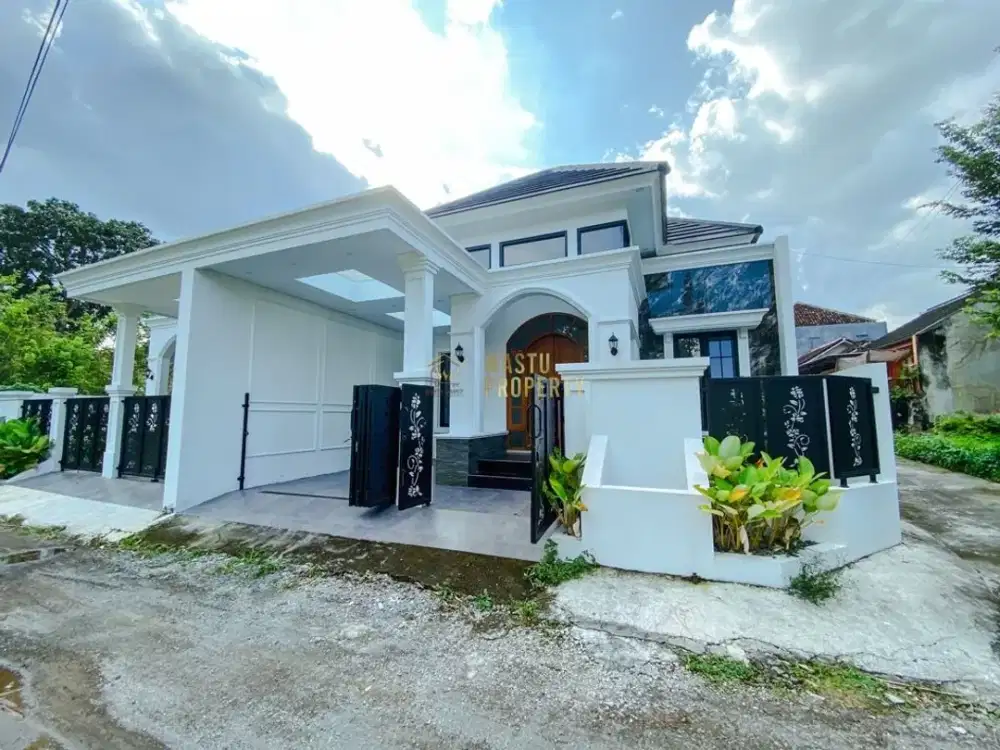 RUMAH MEWAH KONSEP KLASIK MODERN, 300 METER DARI JL. BESI JANGKANG
