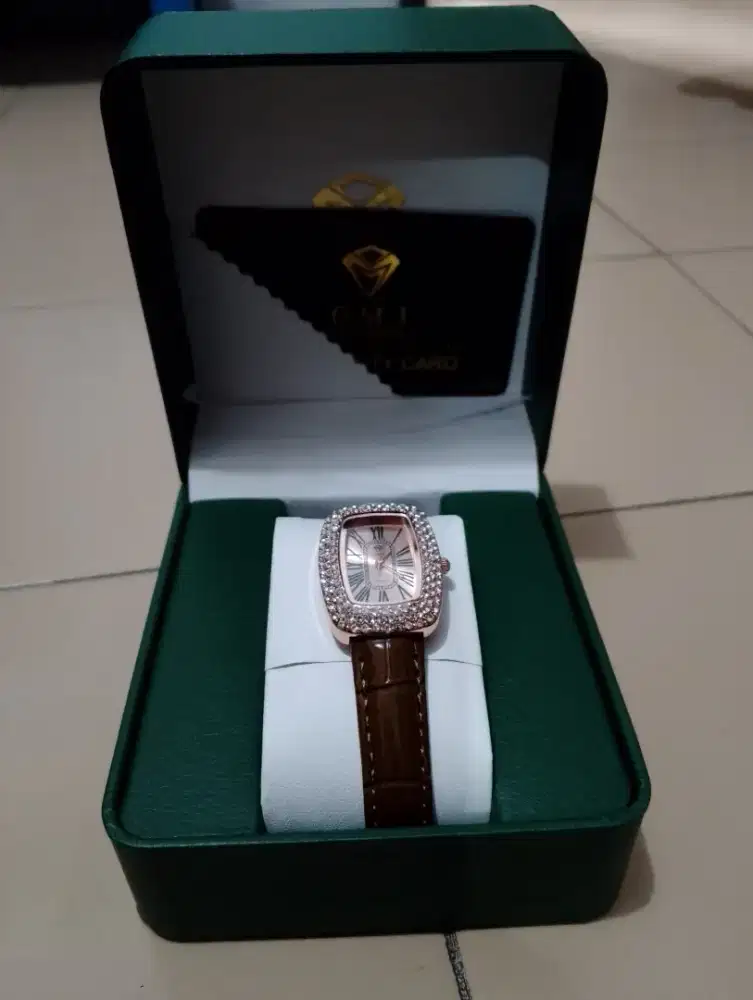 Jam tangan kulit coklat manik merk omj