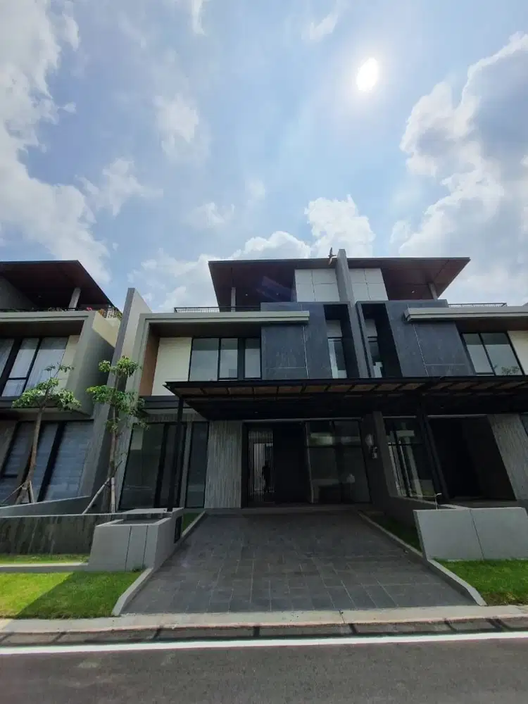 Dijual Cepat Rumah 3 Lantai District 9 Citraland Utama Surabaya Barat