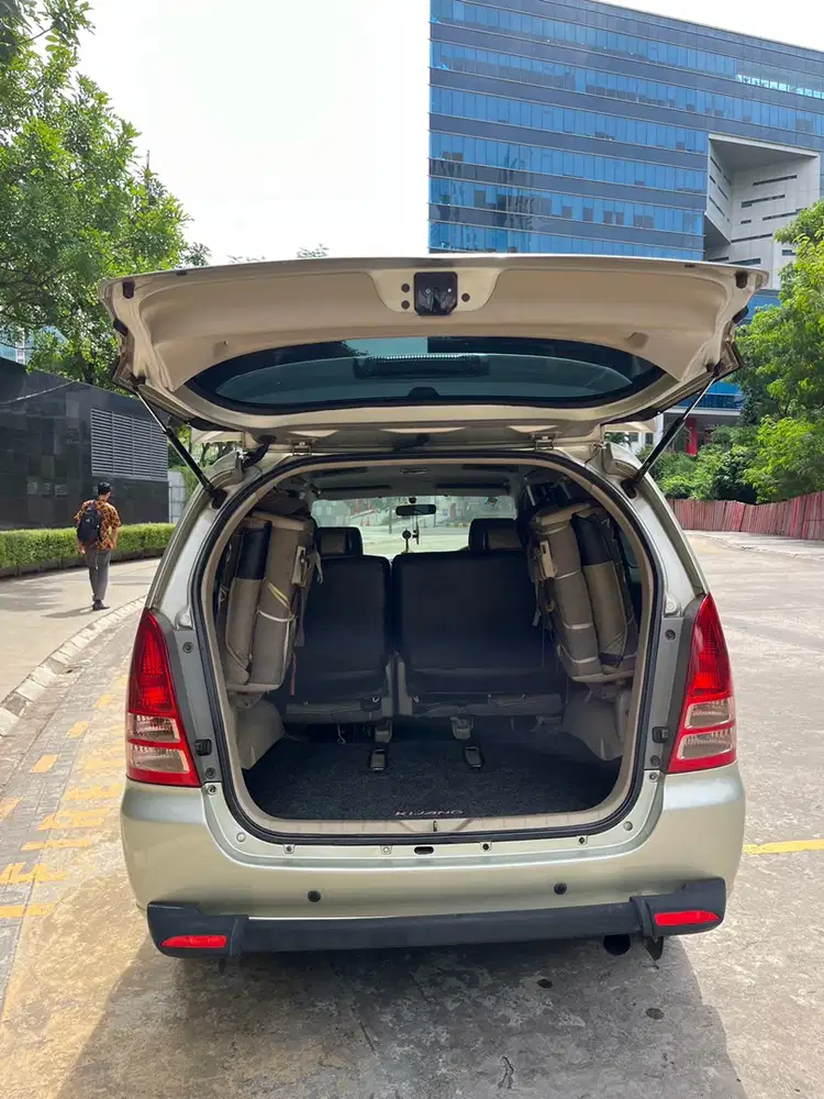 Toyota Kijang Innova 2005 Bensin