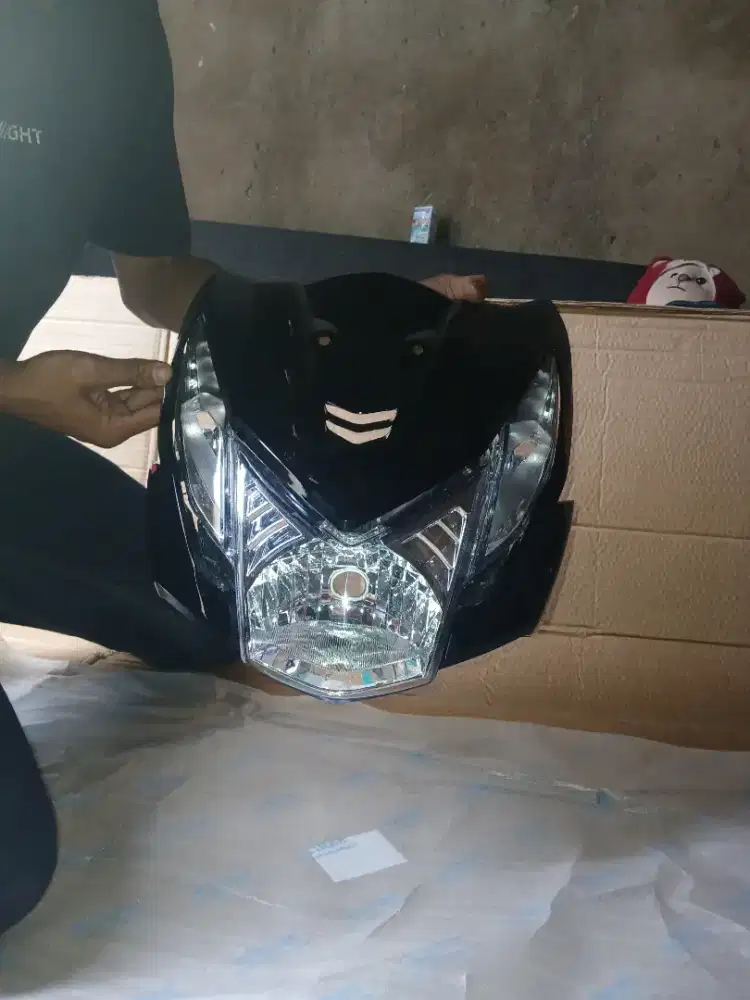 tameng+Reflektor lampu depan dan sen Beat fi