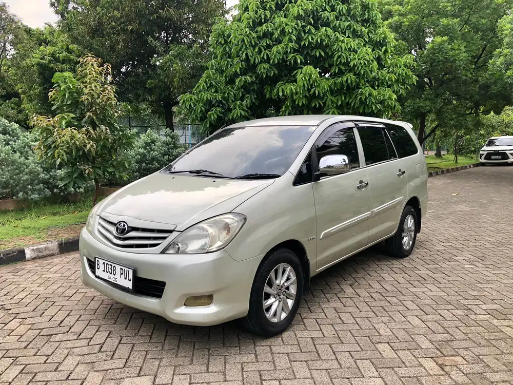 Toyota Innova E MT 2011