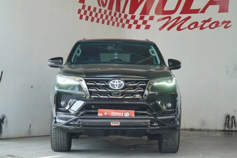 Toyota Fortuner 2.8 GR Sport AT 2022 Hitam