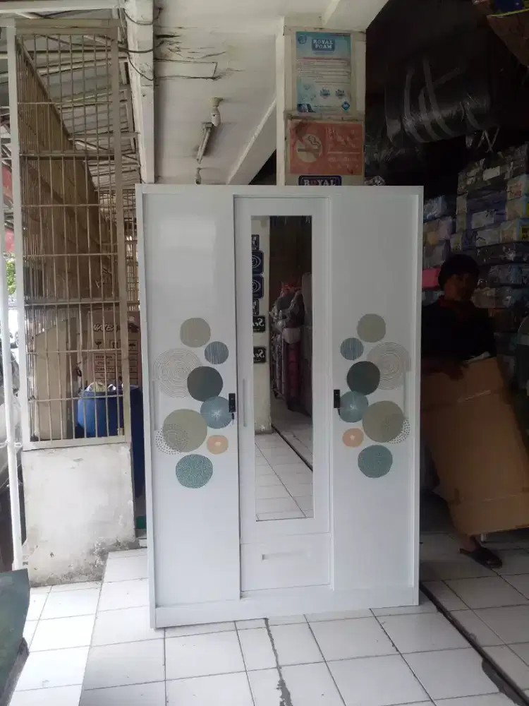 Lemari besi pintu sleeding