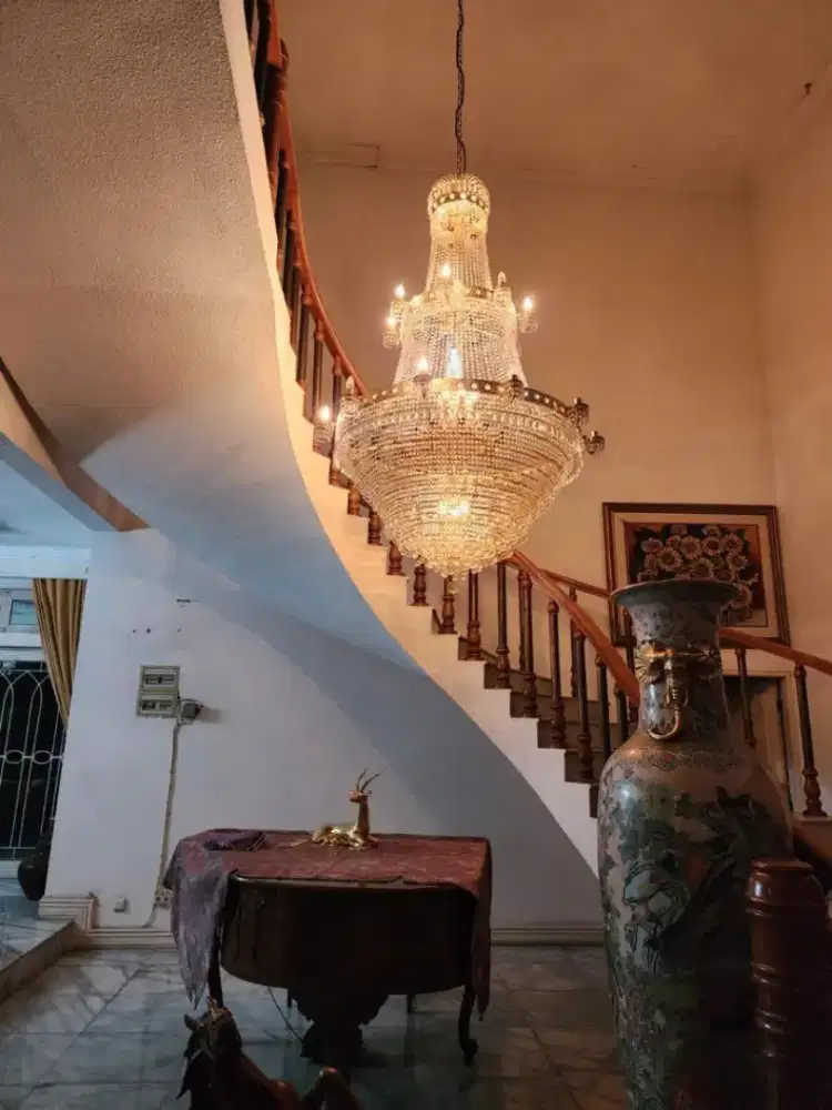 Dijual 2 Lemari Kaca Kayu Jati 90an