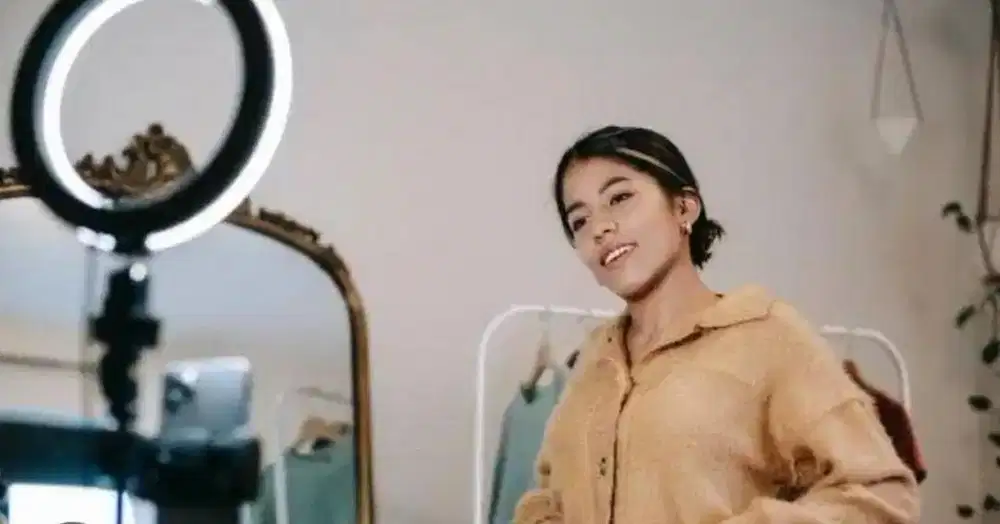 Host Live Tiktok & Shoppe (Jual Produk Jaket)