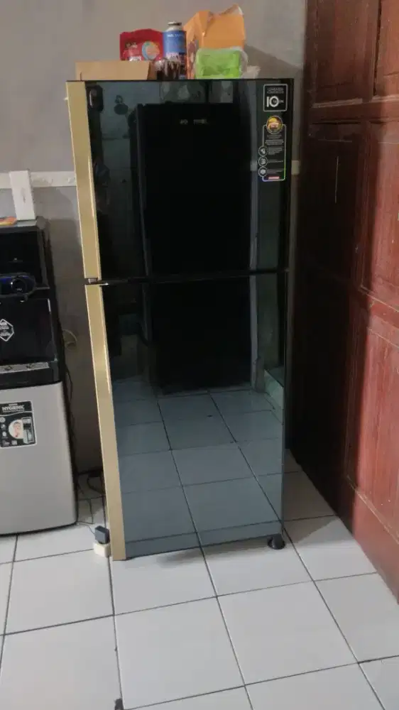 Kulkas 2 pintu Polytron Belleza 3