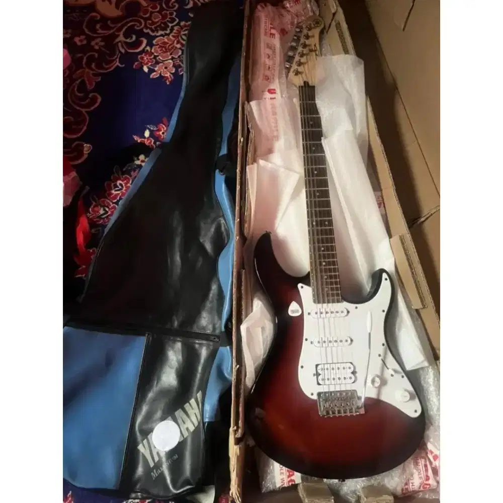 YAMAHA PACIFICA 112J sunburst MULUS