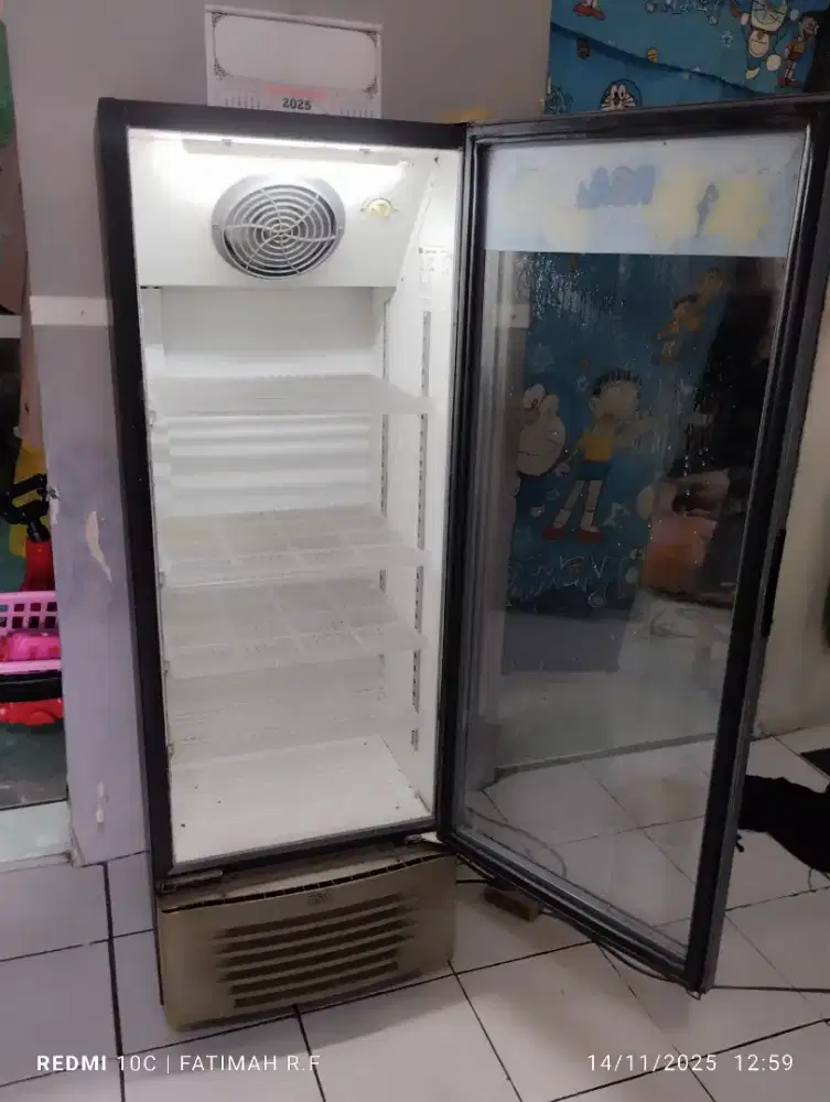 Showcase/Chiller Minuman merk RSA 4 rak