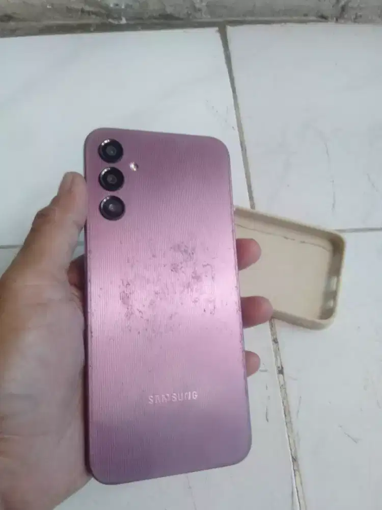 Jual hape Samsung a14 ram6/128 5G minus abis jatuh langsung matot .