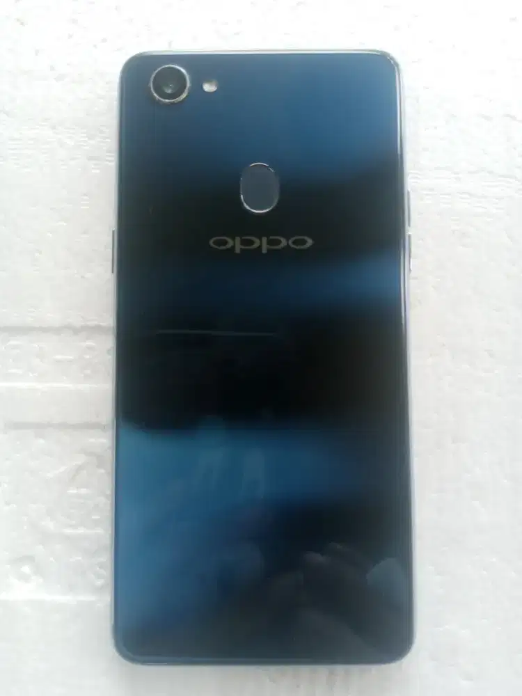 OPPO F7. 4/64gb. Android 10.