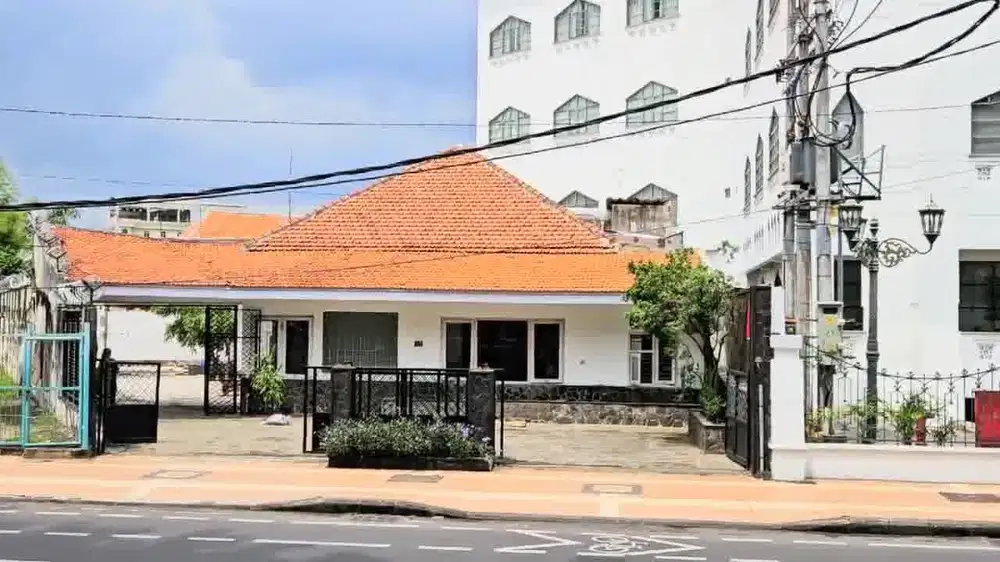 Dijual Rumah Komersial Bukan Cagar Budaya Raya Darmo Surabaya Pusat