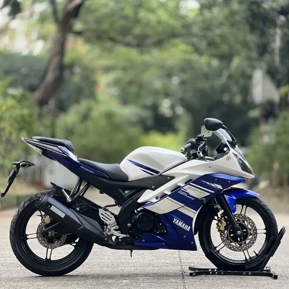 YAMAHA R15 V2 BIRU PUTIH 2015 KM 8K PAJAK PANJANG GASPOL